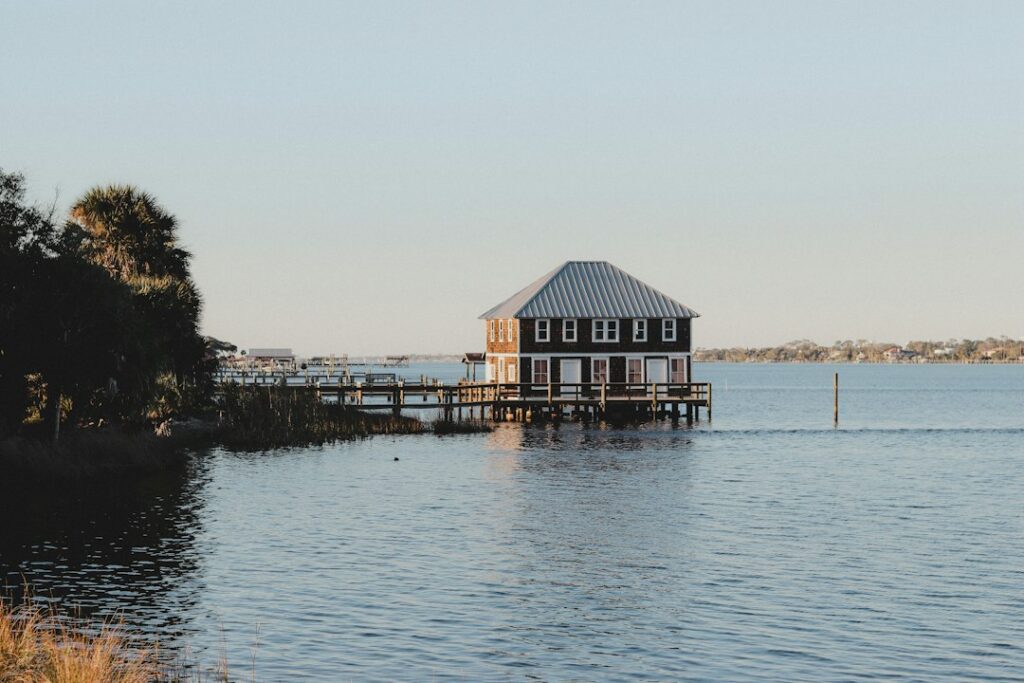 Lakefront homes in Orlando along a Central Florida lake - DJ & Lindsey Real Estate